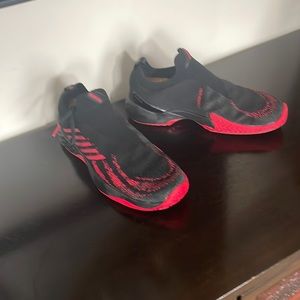 K Swiss tennis shoe